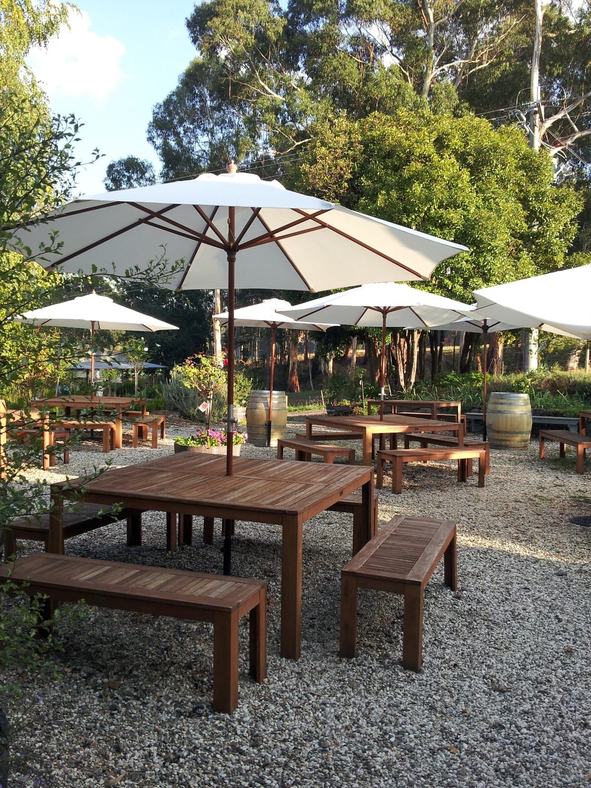 Garden restaurant seating